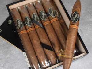 Davidoff-Millennium-Piramides-hop-12-dieu-6 Mức giá của Davidoff Nicaragua Diadema sẽ có thể thay đổi tùy thời điểm